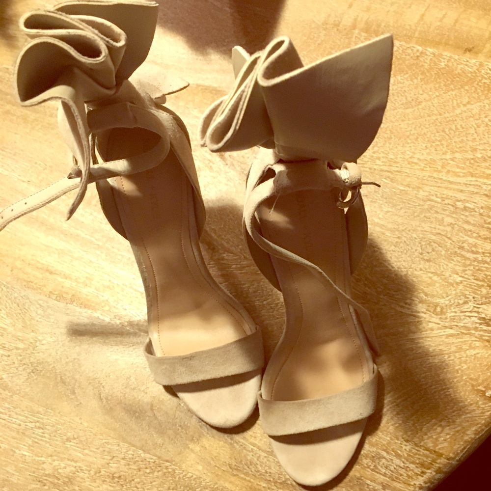 💖KENDALL & KYLIE nude suede heels 😍💖
